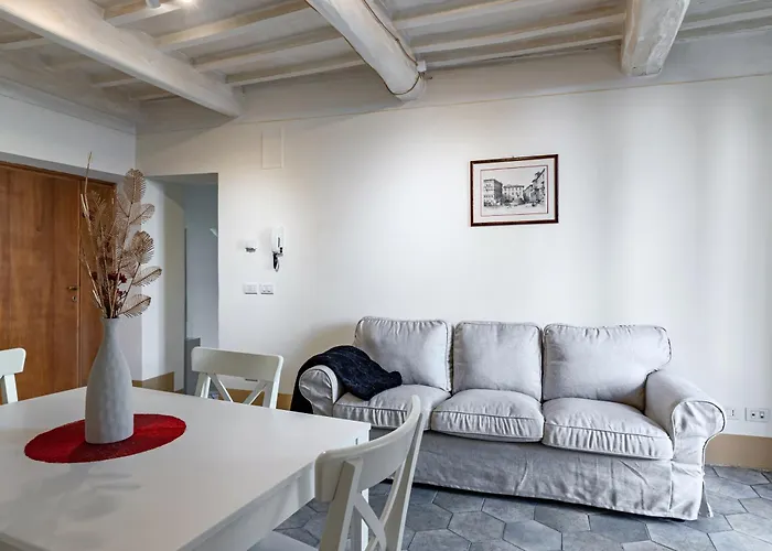 Guesthost - Urban Oasis - With Garden Apartament