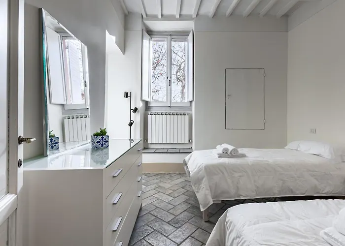 Guesthost - Urban Oasis - With Garden Apartament Perugia