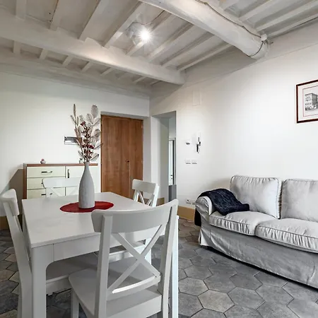 Guesthost - Urban Oasis - Central Apartment With Garden Perugia