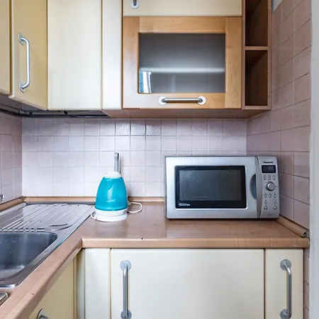 Guesthost - Urban Oasis - Central Apartment With Garden Διαμέρισμα