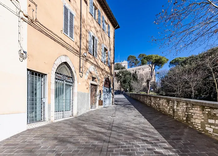 Guesthost - Urban Oasis - With Garden Perugia